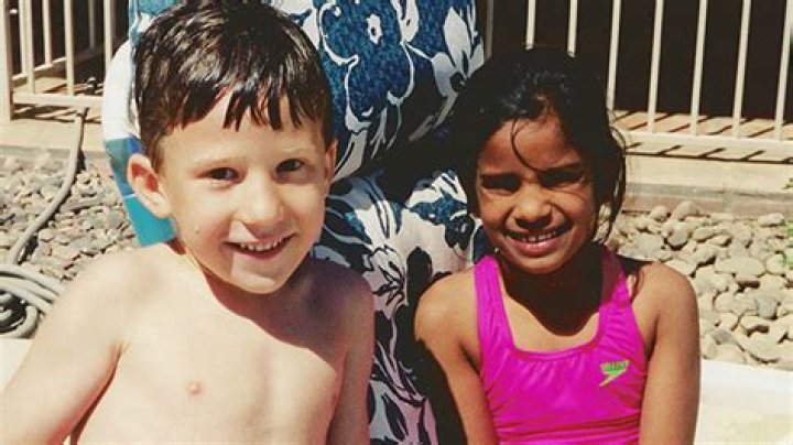 3-year-old promises to make childhood sweetheart his wife – 20 years later he pops the question