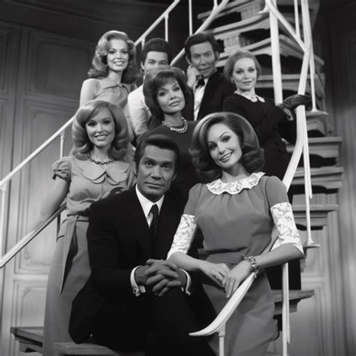 7 Facts About Iconic Mary Tyler Moore Show Cast