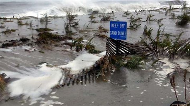 Atlantic City bears brunt of Hurricane Sandy, thousands flee as city is under water – India TV