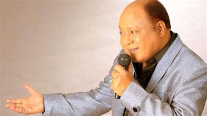 Bollywood Celebs mourn death of the veteran playback singer – India TV