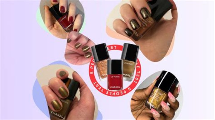 Chanel Le Vernis Holiday 2022 Review: We Swatched The Shades & They Are Stunning