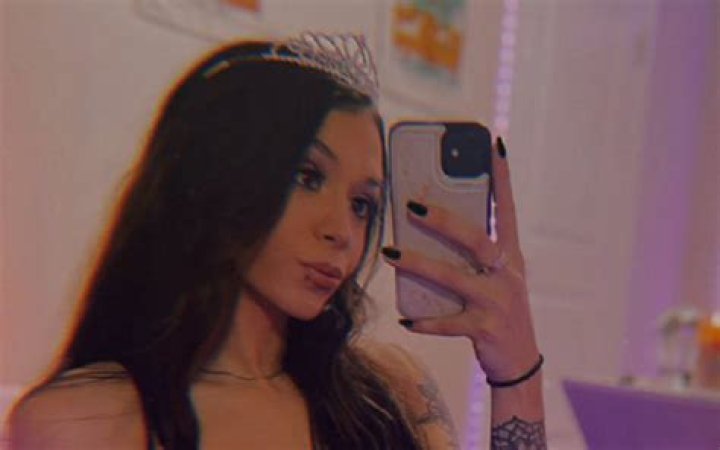 Cora Jade Celebrates 21st Birthday With Revealing Selfie