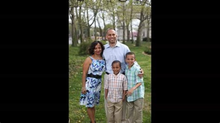 Hakeem Jeffries Family: All About Wife Kennisandra, Uncle Leonard And Children