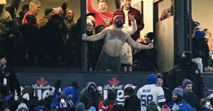 Jason Kelce upstages Taylor Swift with epic shirtless beer chug during Chiefs game