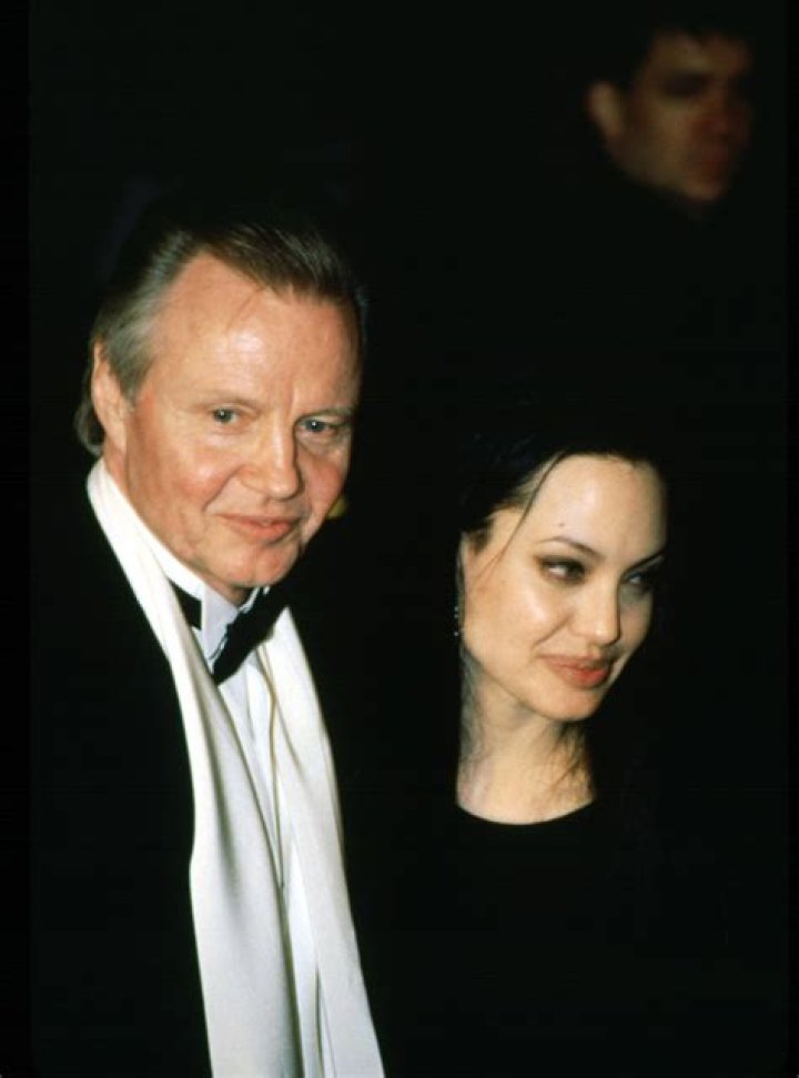 Jon Voight abandoned his daughter Angelina Jolie – inside his troubled past