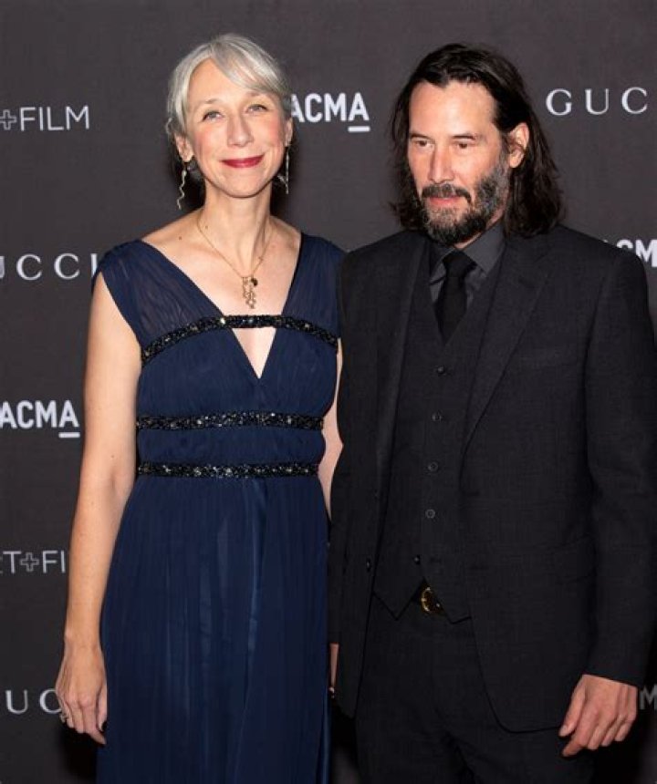Keanu Reeves goes shirtless on family day on boat – fans notice his body and make worrying comments