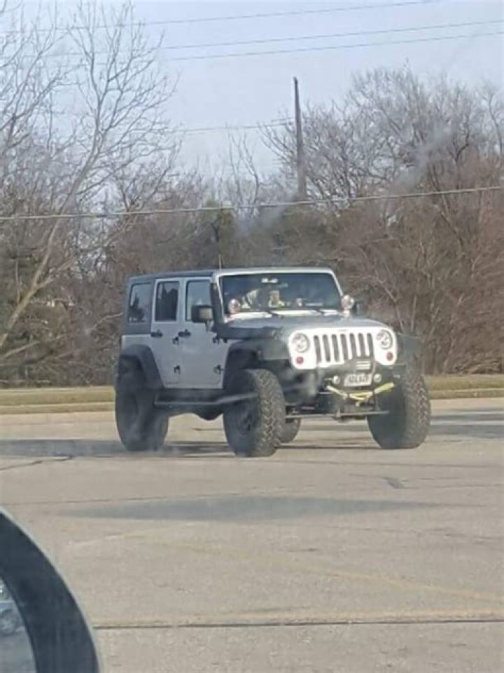 Man spots odd silver jeep at Walmart for weeks, decides to approach driver