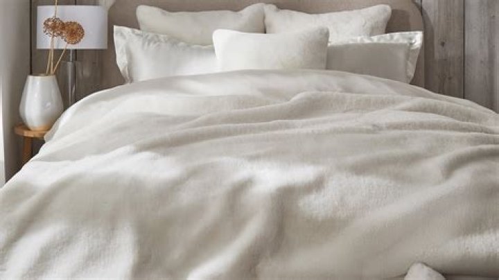 The 13 Warmest Blankets To Keep You Cosy This Winter